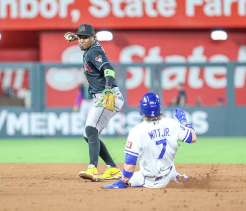 SEP 9, 2026: Arizona Diamondbacks shortstop Geraldo Perdomo (2) starts a double play in the 3rd inning against the Kansas City Royals at Kauffman Stadium Kansas City, MO. CSM Kansas City United States - ZUMAc04_ 20260909_zma_c04_159 Copyright: xRomanxPunox
