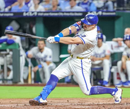 SEP 9, 2026: Kansas City Royals first baseman Vinnie Pasquantino (9) at bat in the 1st inning against the Diamondbacks at Kauffman Stadium Kansas City, MO. CSM Kansas City United States - ZUMAc04_ 20260909_zma_c04_162 Copyright: xRomanxPunox