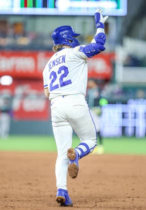 SEP 9, 2026: Kansas City Royals catcher Carter Jensen (22) hits a home run in the 3rd inning against the Diamondbacks at Kauffman Stadium Kansas City, MO. CSM Kansas City United States - ZUMAc04_ 20260909_zma_c04_176 Copyright: xRomanxPunox