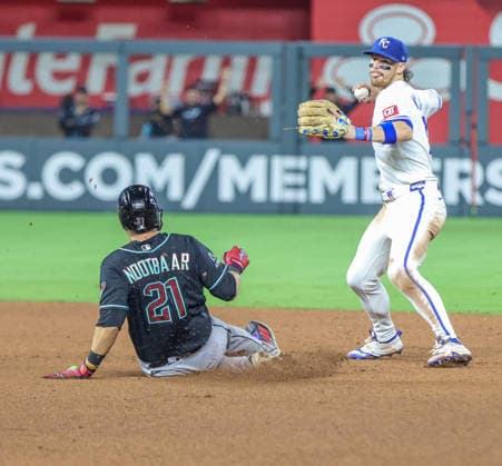 SEP 9, 2026: Kansas City Royals shortstop Bobby Witt Jr. (7) starts a double play in the 9th inning against the Diamondbacks at Kauffman Stadium Kansas City, MO. CSM Kansas City United States - ZUMAc04_ 20260909_zma_c04_179 Copyright: xRomanxPunox