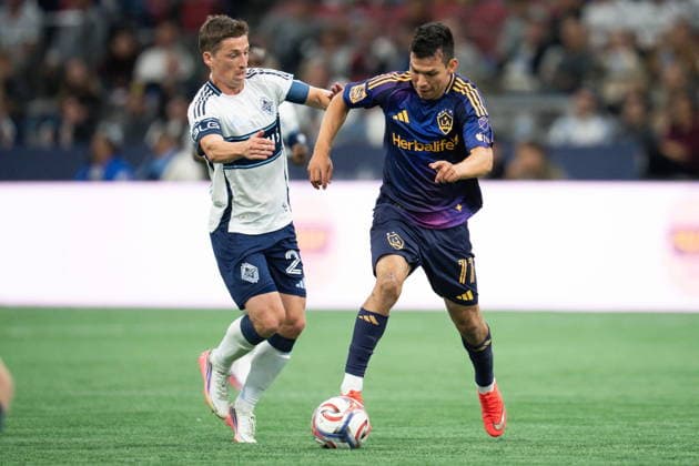 September 9, 2026, Vancouver, Bc, CANADA: Vancouver Whitecaps Ryan Gauld, left, and Los Angeles Galaxy s Hirving Lozano vie for the ball during the second half of an MLS, Fussball Herren, USA soccer match in Vancouver on Wednesday, Sept. 9, 2026. Canada News - September 9, 2026 - ZUMAc35_ 20260909_zaf_c35_161 Copyright: xEthanxCairnsx