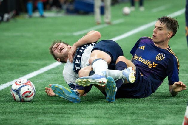 September 9, 2026, Vancouver, Bc, CANADA: Vancouver Whitecaps Tate Johnson, top, falls over Los Angeles Galaxy s Robert Taylor during the second half of an MLS, Fussball Herren, USA soccer match in Vancouver on Wednesday, Sept. 9, 2026. Canada News - September 9, 2026 - ZUMAc35_ 20260909_zaf_c35_166 Copyright: xEthanxCairnsx