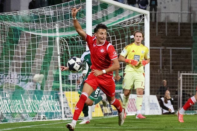 September 9, 2026, xrekx, Regional League Southwest Soccer, FC Homburg 1 vs. FC Kaiserslautern II, left: Dion Hofmeister 1, FC Kaiserslautern II gives instructions, gesticulates with his arms, without a jersey sponsor, Homburg