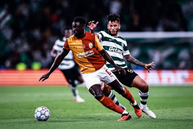 Sporting Club de Portugal v Galatasaray A.S. - UEFA Champions League 2026 27 League Phase MD1 Davinson Sanchez of Galatasaray controls the ball during the UEFA Champions League 2026 27 League Phase Matchday 1 match between Sporting CP and Galatasaray at Estadio Jose Alvalade in Lisbon, Portugal, on September 9, 2026. Lisboa Lisboa Portugal  Copyright: xJoaoxGregoriox originalFilename:gregorio-sporting260909_npdD6.jpg