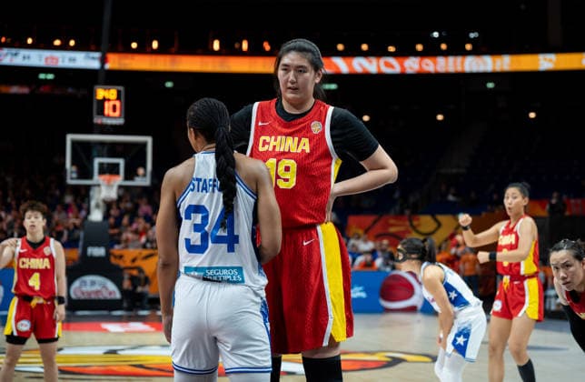 Puerto Rico V China: Qualification To Quarter-Finals - FIBA Women s Basketball World Cup Germany 2026 Zhang Ziyu plays during the FIBA Women s Basketball World Cup 2026 quarter-final qualification match between Puerto Rico and China in Berlin, Germany, on September 9, 2026. Berlin Germany  Copyright: xMarcinxGolbax originalFilename:golba-puertori260909_npHvI.jpg