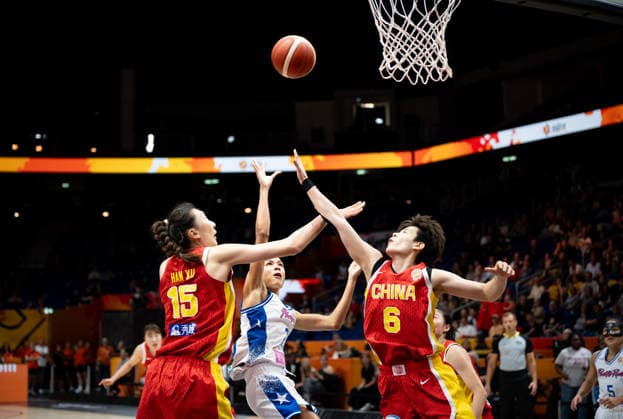Puerto Rico V China: Qualification To Quarter-Finals - FIBA Women s Basketball World Cup Germany 2026 Han Xu of Trinity San Antonio and Shuyu Yang play during the FIBA Women s Basketball World Cup 2026 quarterfinals match between Puerto Rico and China in Berlin, Germany, on September 9, 2026. Berlin Germany  Copyright: xMarcinxGolbax originalFilename:golba-puertori260909_npNJq.jpg