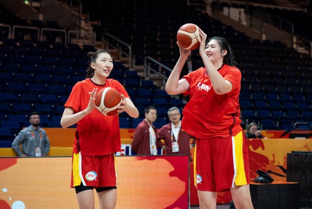 Puerto Rico V China: Qualification To Quarter-Finals - FIBA Women s Basketball World Cup Germany 2026 Han Xu and Zhang Ziyu warm up before the FIBA Women s Basketball World Cup 2026 qualification to quarter-finals match between Puerto Rico and China in Berlin, Germany, on September 9, 2026. Berlin Germany  Copyright: xMarcinxGolbax originalFilename:golba-puertori260909_npO6A.jpg
