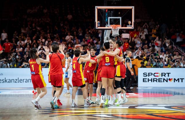 Puerto Rico V China: Qualification To Quarter-Finals - FIBA Women s Basketball World Cup Germany 2026 The Chinese team celebrates its victory in the FIBA Women s Basketball World Cup 2026 qualification match against Puerto Rico in Berlin, Germany, on September 9, 2026. Berlin Germany  Copyright: xMarcinxGolbax originalFilename:golba-puertori260909_npUAJ.jpg