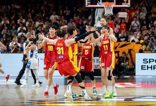 Puerto Rico V China: Qualification To Quarter-Finals - FIBA Women s Basketball World Cup Germany 2026 The Chinese team celebrates its victory in the FIBA Women s Basketball World Cup 2026 qualification match against Puerto Rico in Berlin, Germany, on September 9, 2026. Berlin Germany  Copyright: xMarcinxGolbax originalFilename:golba-puertori260909_npZrt.jpg