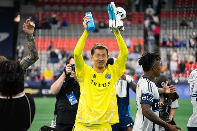 VANCOUVER, CANADA - SEPTEMBER 9: Yohei Takaoka of Vancouver Whitecaps FC claps and acknowledges fan supporters after winning the Major League Soccer match between Vancouver Whitecaps FC and LA Galaxy at BC Place Stadium on September 9, 2026 in Vancouver, British Columbia, Canada. Copyright: xAmyxElle SPPx Sportspressphoto_SPR227590