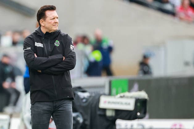 2. Bundesliga: Hannover 96 vs. Karlsruher SC on September 4, 2026, at the Heinz von Heiden Arena in Hannover; Coach Christian Titz of Hannover looks pensive MH