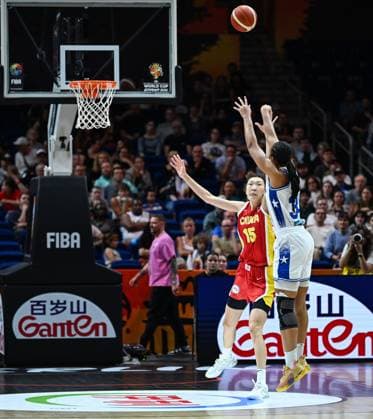 (260910) -- BERLIN, Sept. 10, 2026 -- Imani McGee-Stafford (R) of Puerto Rico shoots against Han Xu of China during the qualification to quarter-finals match between China and Puerto Rico at the FIBA Women s Basketball World Cup 2026 in Berlin, Germany, Sept. 9, 2026. ) (SP)GERMANY-BERLIN-BASKETBALL-WOMEN S WORLD CUP-CHN VS PUR ZhangxHaofu 