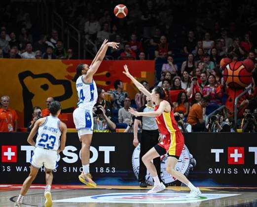 (260910) -- BERLIN, Sept. 10, 2026 -- Imani McGee-Stafford (2nd L) of Puerto Rico shoots during the qualification to quarter-finals match between China and Puerto Rico at the FIBA Women s Basketball World Cup 2026 in Berlin, Germany, Sept. 9, 2026. ) (SP)GERMANY-BERLIN-BASKETBALL-WOMEN S WORLD CUP-CHN VS PUR ZhangxHaofu 