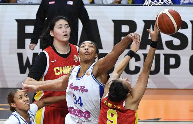 (260910) -- BERLIN, Sept. 10, 2026 -- Imani McGee-Stafford(2nd R) of Puerto Rico blocks during the qualification to quarter-finals match between China and Puerto Rico at the FIBA Women s Basketball World Cup 2026 in Berlin, Germany, Sept. 9, 2026. ) (SP)GERMANY-BERLIN-BASKETBALL-WOMEN S WORLD CUP-CHN VS PUR HexCanling 