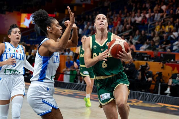Italy V Australia: Qualification To Quarter-Finals - FIBA Women s Basketball World Cup Germany 2026 Stephanie Talbot plays during the FIBA Women s Basketball World Cup 2026 qualification match between Italy and Australia in Berlin, Germany, on September 9, 2026. Berlin Germany  Copyright: xMarcinxGolbax originalFilename:golba-italyvau260909_npGB5.jpg