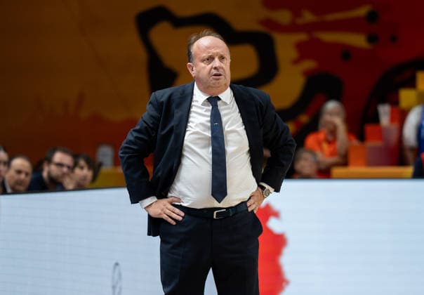 Italy V Australia: Qualification To Quarter-Finals - FIBA Women s Basketball World Cup Germany 2026 Andrea Capobianco, head coach of the Italy national team, Nationalteam is seen during the FIBA Women s Basketball World Cup 2026 qualification match between Italy and Australia in Berlin, Germany, on September 9, 2026. Berlin Germany  Copyright: xMarcinxGolbax originalFilename:golba-italyvau260909_nprZB.jpg