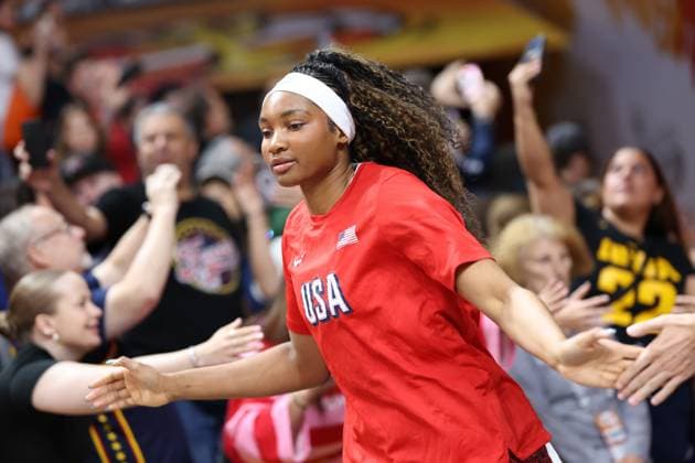 USA™ Kiki Iriafen arrives for a basketball game between United States and Hungary, a quarter-final game at the FIBA Women s Basketball World Cup, on Thursday 10 September 2026, in Berlin, Germany. The FIBA Women s Basketball World Cup takes place in Berlin from 4 to 13 September 2026. VIRGINIExLEFOUR  x185826824x