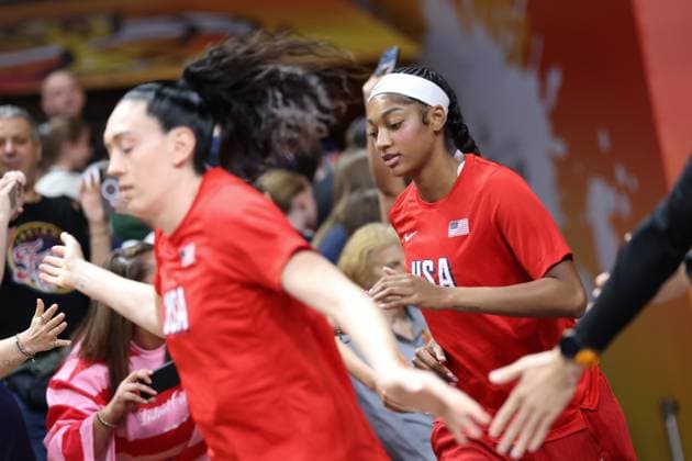 USA™ Kiki Iriafen arrives for a basketball game between United States and Hungary, a quarter-final game at the FIBA Women s Basketball World Cup, on Thursday 10 September 2026, in Berlin, Germany. The FIBA Women s Basketball World Cup takes place in Berlin from 4 to 13 September 2026. VIRGINIExLEFOUR  x185826828x