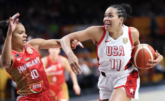 USA™ Napheesa Collier fights for the ball during a basketball game between United States and Hungary, a quarter-final game at the FIBA Women s Basketball World Cup, on Thursday 10 September 2026, in Berlin, Germany. The FIBA Women s Basketball World Cup takes place in Berlin from 4 to 13 September 2026. VIRGINIExLEFOUR  x185831174x