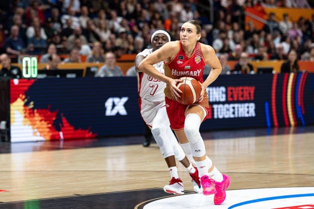 Reka Lelik (Hungary), 21, making a layup; Kahleah Copper (USA), 07; GER, USA vs. Hungary, Basketball, 2026 FIBA Women’s World Cup, Quarterfinals, September 10, 2026, GER, USA vs. Hungary, Basketball, FIBA Women’s World Cup 2026, Quarterfinals, September 10, 2026, Berlin Copyright: xEibner-Pressefoto MaxxVincenx EP_MVN