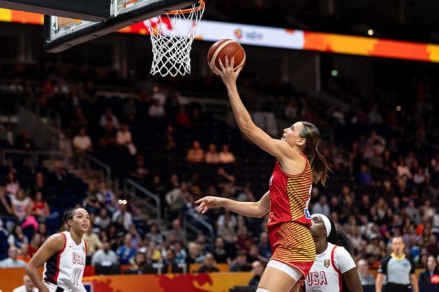 Reka Lelik of Hungary, 21, making a layup, GER, USA vs. Hungary, Basketball, 2026 FIBA Women’s World Cup, Quarterfinals, September 10, 2026 GER, USA vs. Hungary, Basketball, 2026 FIBA Women’s World Cup, Quarterfinals, September 10, 2026, Berlin Copyright: xEibner-Pressefoto MaxxVincenx EP_MVN