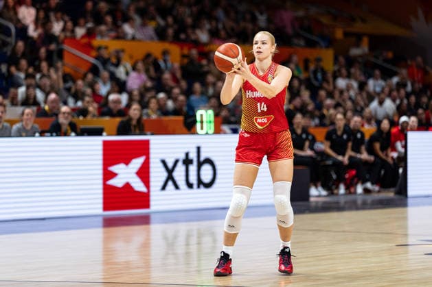 Dorka Juhasz of Hungary, 14, taking a shot; GER, USA vs. Hungary, basketball, 2026 FIBA Women s World Cup, quarterfinals, September 10, 2026; GER, USA vs. Hungary, basketball, 2026 FIBA Women s World Cup, Quarterfinals, September 10, 2026, Berlin Copyright: xEibner-Pressefoto MaxxVincenx EP_MVN