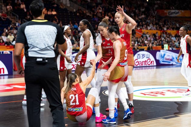 Reka Lelik (Hungary), 21, on the floor; Virag Takacs Kiss (Hungary), 02; Dorka Juhasz (Hungary), 14; and Agnes Studer (Hungary), 09, help her up; GER, USA vs. Hungary, Basketball, FIBA Women’s World Cup 2026, Quarterfinals, September 10, 2026 GER, USA vs. Hungary, Basketball, FIBA Women’s World Cup 2026, Quarterfinals, September 10, 2026 Berlin Copyright: xEibner-Pressefoto MaxxVincenx EP_MVN