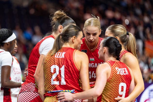 Hungarian team during a huddle: Virag Takacs Kiss (Hungary), 02; Reka Lelik (Hungary), 21; Dorka Juhasz (Hungary), 14; Agnes Studer (Hungary), 09; GER, USA vs. Hungary, Basketball, FIBA Women’s World Cup 2026, Quarterfinals, September 10, 2026 GER, USA vs. Hungary, Basketball, FIBA Women’s World Cup 2026, Quarterfinals, September 10, 2026 Berlin Copyright: xEibner-Pressefoto MaxxVincenx EP_MVN