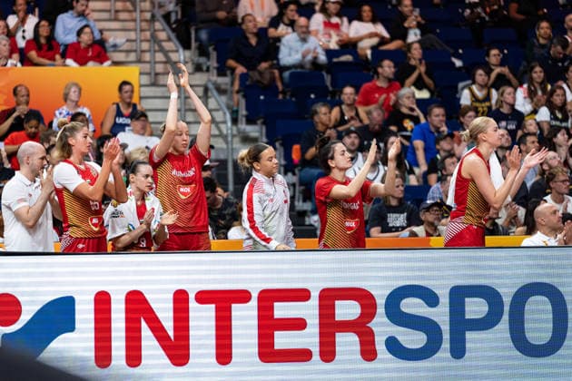 Hungary s bench cheers, GER, USA vs. Hungary, Basketball, 2026 FIBA Women s World Cup, Quarterfinals, September 10, 2026 GER, USA vs. Hungary, Basketball, 2026 FIBA Women s World Cup, Quarterfinals, September 10, 2026, Berlin Copyright: xEibner-Pressefoto MaxxVincenx EP_MVN
