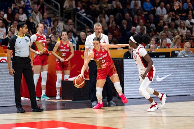 Reka Lelik (Hungary), 21, dribbling; Kahleah Copper (USA), 07; GER, USA vs. Hungary, Basketball, 2026 FIBA Women s World Cup, Quarterfinals, September 10, 2026 GER, USA vs. Hungary, Basketball, 2026 FIBA Women’s World Cup, Quarterfinals, September 10, 2026 Berlin Copyright: xEibner-Pressefoto MaxxVincenx EP_MVN