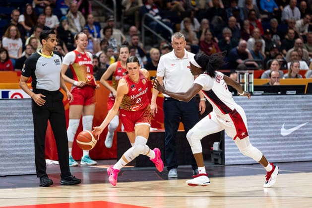 Reka Lelik (Hungary), 21, dribbling past Kahleah Copper (USA), 07, GER, USA vs. Hungary, Basketball, FIBA Women’s World Cup 2026, Quarterfinals, September 10, 2026 GER, USA vs. Hungary, Basketball, FIBA Women’s World Cup 2026, Quarterfinals, September 10, 2026 Berlin Copyright: xEibner-Pressefoto MaxxVincenx EP_MVN