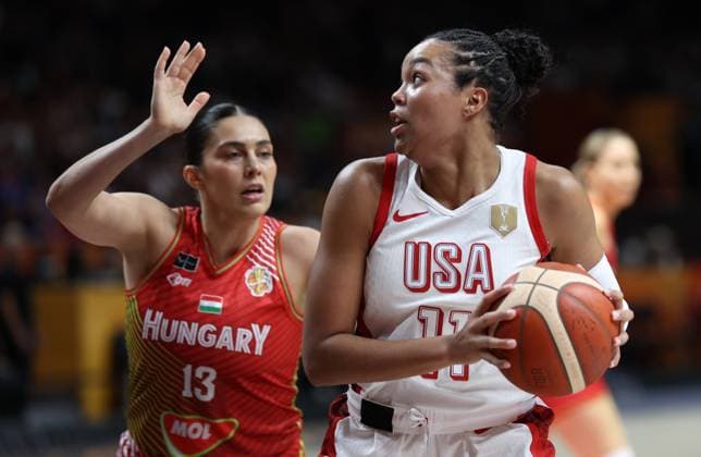 USA™ Napheesa Collier fights for the ball during a basketball game between United States and Hungary, a quarter-final game at the FIBA Women s Basketball World Cup, on Thursday 10 September 2026, in Berlin, Germany. The FIBA Women s Basketball World Cup takes place in Berlin from 4 to 13 September 2026. VIRGINIExLEFOUR  x185831147x
