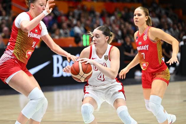 USA v Hungary - FIBA Women s Basketball World Cup 2026 Quarter-Final BERLIN, GERMANY - SEPTEMBER 10 : Bueckers Paige guard of United States of America during the FIBA Women s Basketball World Cup quarter final match between United States of America and Hungary in Berlin on September 10, 2026 in Berlin, Germany, 10 09 2026 Berlin Germany  Copyright: xVincentxKalutx