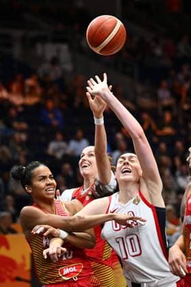 USA v Hungary - FIBA Women s Basketball World Cup 2026 Quarter-Final BERLIN, GERMANY - SEPTEMBER 10 : Aho Nina point guard of Hungary fights for the ball with Stewart Breanna power forward of United States of America during the FIBA Women s Basketball World Cup quarter final match between United States of America and Hungary in Berlin on September 10, 2026 in Berlin, Germany, 10 09 2026 Berlin Germany  Copyright: xVincentxKalutx