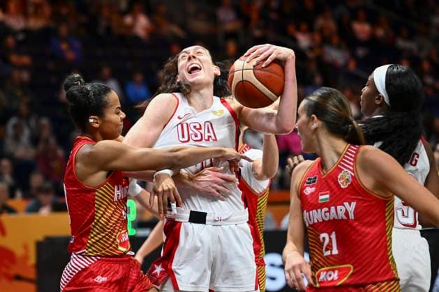 USA v Hungary - FIBA Women s Basketball World Cup 2026 Quarter-Final BERLIN, GERMANY - SEPTEMBER 10 : Aho Nina point guard of Hungary fights for the ball with Stewart Breanna power forward of United States of America during the FIBA Women s Basketball World Cup quarter final match between United States of America and Hungary in Berlin on September 10, 2026 in Berlin, Germany, 10 09 2026 Berlin Germany  Copyright: xVincentxKalutx