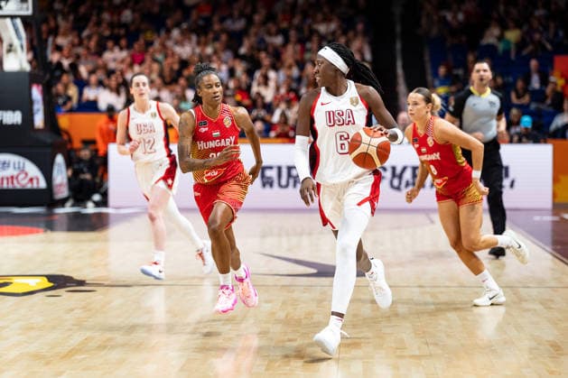 Rhyne Howard (USA), No. 6 dribbling, Yvonne Turner (Hungary), No. 22, GER, USA vs. Hungary, Basketball, 2026 FIBA Women’s World Cup, Quarterfinals, September 10, 2026, GER, USA vs. Hungary, Basketball, 2026 FIBA Women’s World Cup, Quarterfinals, September 10, 2026, Berlin Copyright: xEibner-Pressefoto MaxxVincenx EP_MVN