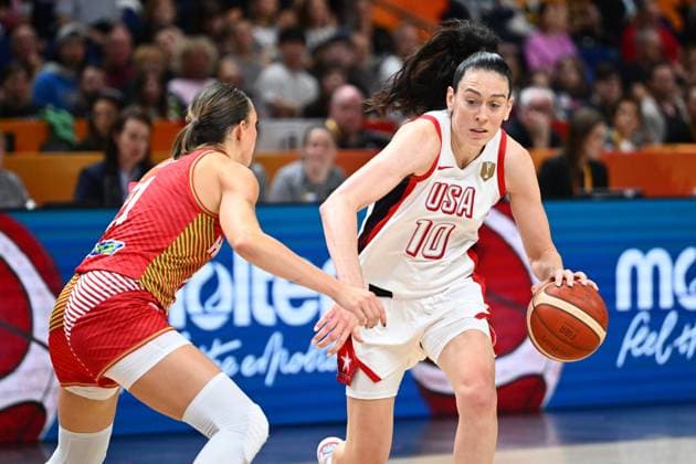 USA v Hungary - FIBA Women s Basketball World Cup 2026 Quarter-Final BERLIN, GERMANY - SEPTEMBER 10 : Stewart Breanna power forward of United States of America during the FIBA Women s Basketball World Cup quarter final match between United States of America and Hungary in Berlin on September 10, 2026 in Berlin, Germany, 10 09 2026 Berlin Germany  Copyright: xVincentxKalutx