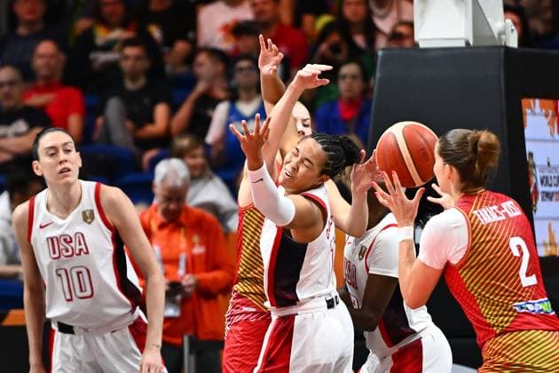 USA v Hungary - FIBA Women s Basketball World Cup 2026 Quarter-Final BERLIN, GERMANY - SEPTEMBER 10 : Collier Napheesa small forward of United States of America during the FIBA Women s Basketball World Cup quarter final match between United States of America and Hungary in Berlin on September 10, 2026 in Berlin, Germany, 10 09 2026 Berlin Germany  Copyright: xVincentxKalutx