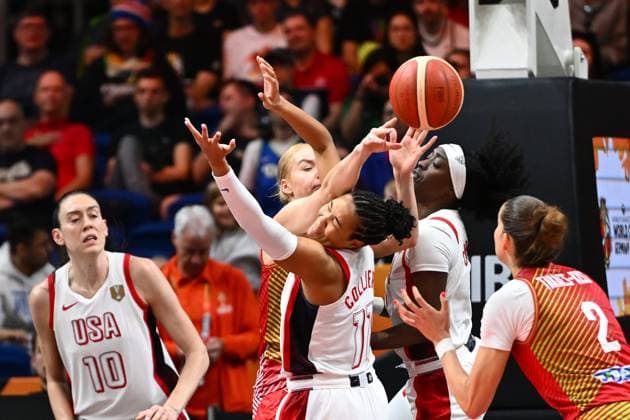USA v Hungary - FIBA Women s Basketball World Cup 2026 Quarter-Final BERLIN, GERMANY - SEPTEMBER 10 : Collier Napheesa small forward of United States of America during the FIBA Women s Basketball World Cup quarter final match between United States of America and Hungary in Berlin on September 10, 2026 in Berlin, Germany, 10 09 2026 Berlin Germany  Copyright: xVincentxKalutx