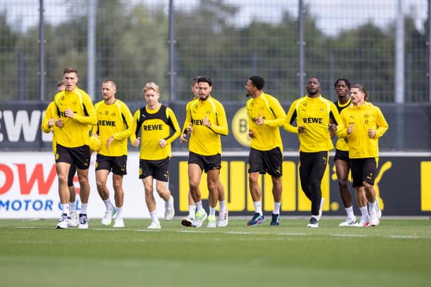 10.09.2026, Fussball, Training von Borussia Dortmund. v. l. Nico Schlotterbeck (Borussia Dortmund), Waldemar Anton (Borussia Dortmund), Daniel Svensson (Borussia Dortmund), Ramy Bensebaini (Borussia Dortmund), Felix Nmecha (Borussia Dortmund), Serhou Guirassy (Borussia Dortmund), Joane Gadou (Borussia Dortmund), Marcel Sabitzer (Borussia Dortmund). Dortmund Trainingsgelände des BVB NRW Deutschland xRHR-FOTO DEx *** September 10, 2026, Soccer, Borussia Dortmund Training: Nico Schlotterbeck (Borussia Dortmund), Waldemar Anton (Borussia Dortmund), Daniel Svensson (Borussia Dortmund), Ramy Bensebaini (Borussia Dortmund), Felix Nmecha (Borussia Dortmund), Serhou Guirassy (Borussia Dortmund), Joane Gadou (Borussia Dortmund), Marcel Sabitzer (Borussia Dortmund), BVB training facility, NRW, Germany, xRHR PHOTO DEx Copyright: DennisxEwert RHR-FOTOx RHR-FOTO DE