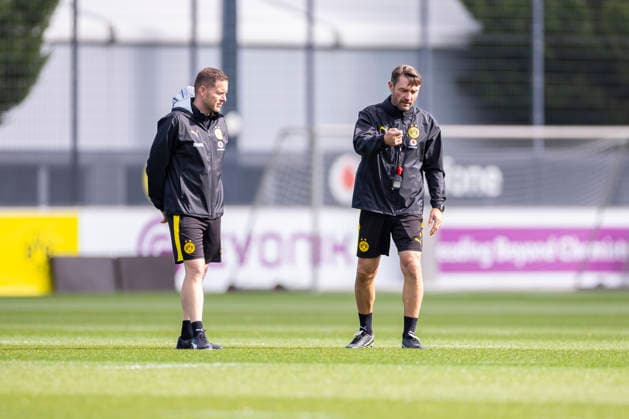10.09.2026, Fussball, Training von Borussia Dortmund. v. l. Co-Trainer Analyse Stephen Rands (Borussia Dortmund), Trainer Niko Kovac (Borussia Dortmund). Dortmund Trainingsgelände des BVB NRW Deutschland xRHR-FOTO DEx *** September 10, 2026, Soccer, Borussia Dortmund practice; from left: Assistant Coach Stephen Rands (Borussia Dortmund), Head Coach Niko Kovac (Borussia Dortmund); BVB training facility, North Rhine-Westphalia, Germany; xRHR PHOTO DEx Copyright: DennisxEwert RHR-FOTOx RHR-FOTO DE