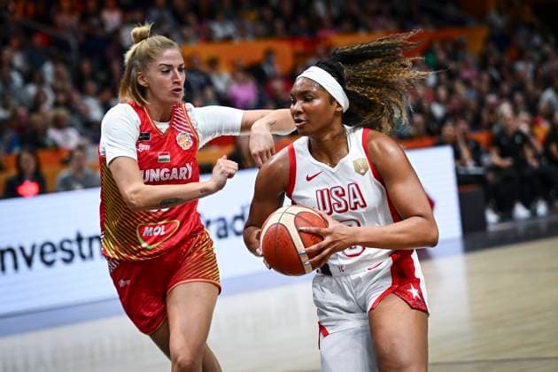 USA v Hungary - FIBA Women s Basketball World Cup 2026 Quarter-Final BERLIN, GERMANY - SEPTEMBER 10 : Iriafen Kiki forward of United States of America during the FIBA Women s Basketball World Cup quarter final match between United States of America and Hungary in Berlin on September 10, 2026 in Berlin, Germany, 10 09 2026 Berlin Germany  Copyright: xVincentxKalutx