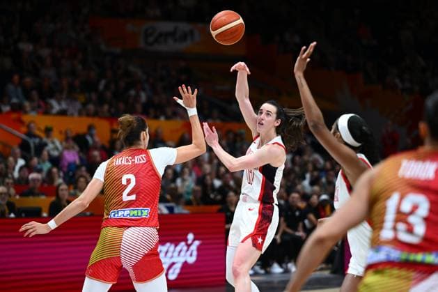 USA v Hungary - FIBA Women s Basketball World Cup 2026 Quarter-Final BERLIN, GERMANY - SEPTEMBER 10 : Clark Caitlin guard of United States of America during the FIBA Women s Basketball World Cup quarter final match between United States of America and Hungary in Berlin on September 10, 2026 in Berlin, Germany, 10 09 2026 Berlin Germany  Copyright: xVincentxKalutx