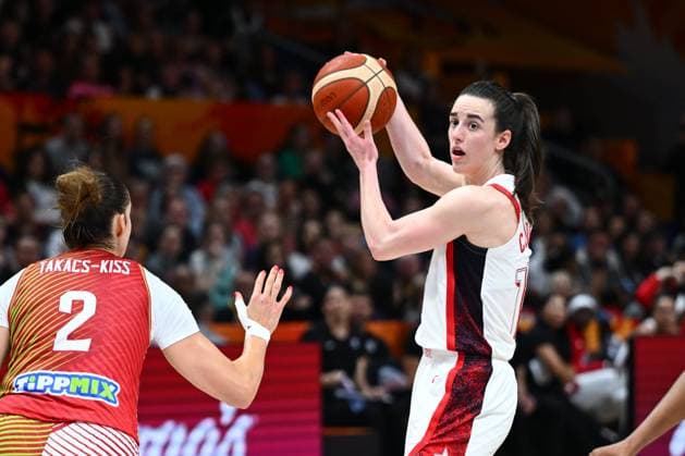 USA v Hungary - FIBA Women s Basketball World Cup 2026 Quarter-Final BERLIN, GERMANY - SEPTEMBER 10 : Clark Caitlin guard of United States of America during the FIBA Women s Basketball World Cup quarter final match between United States of America and Hungary in Berlin on September 10, 2026 in Berlin, Germany, 10 09 2026 Berlin Germany  Copyright: xVincentxKalutx