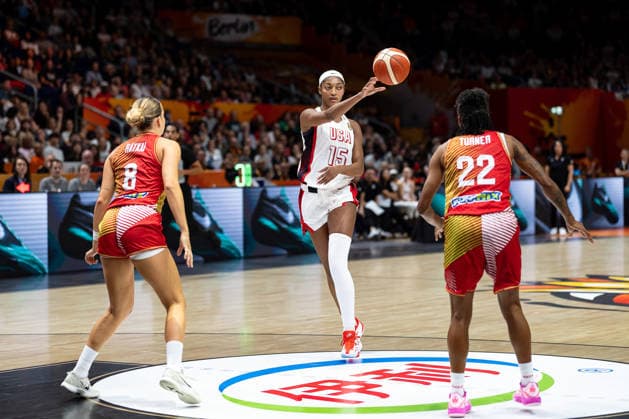 Angel Reese (USA), 15 (assist), Eszter Ratkai (Hungary), 08, Yvonne Turner (Hungary), 22, GER, USA vs. Hungary, Basketball, 2026 FIBA Women s World Cup, Quarterfinals, September 10, 2026 GER, USA vs. Hungary, Basketball, FIBA Women s World Cup 2026, Quarterfinals, September 10, 2026 Berlin Copyright: xEibner-Pressefoto MaxxVincenx EP_MVN