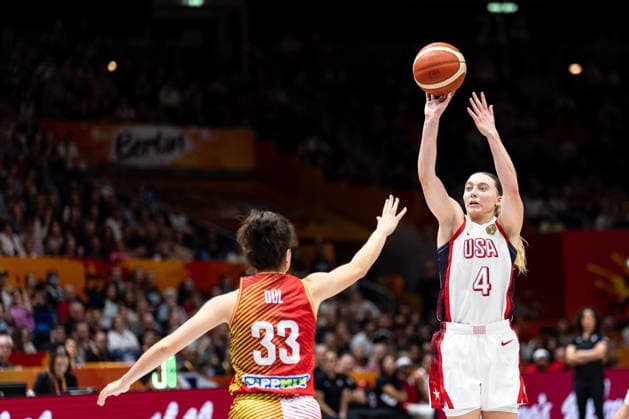 Paige Bueckers (USA), No. 04, shooting; Panka Dul (Hungary), No. 33; GER, USA vs. Hungary, Basketball, 2026 FIBA Women’s World Cup, Quarterfinals, September 10, 2026, GER, USA vs. Hungary, Basketball, 2026 FIBA Women’s World Cup, Quarterfinals, September 10, 2026, Berlin Copyright: xEibner-Pressefoto MaxxVincenx EP_MVN