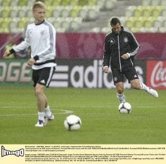 Football, EURO 2012, DFB training in the rain in Gdansk