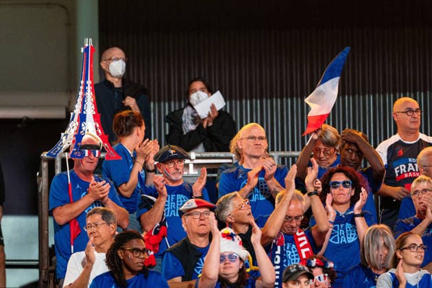 French fan cheering with a flag and an Eiffel Tower hat, GER, China vs. France, Basketball, 2026 FIBA Women s World Cup, Quarterfinals, September 10, 2026, GER, China vs. France, Basketball, FIBA Women’s World Cup 2026, Quarterfinals, September 10, 2026, Berlin Copyright: xEibner-Pressefoto MaxxVincenx EP_MVN
