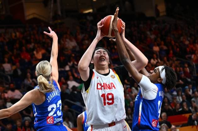 China v France - FIBA Women s Basketball World Cup 2026 Quarter-Final BERLIN, GERMANY - SEPTEMBER 10 : Johannes Marine shooting guard of France, Zhang Ziyu center of China, Williams Gabby forward of France during the FIBA Women s Basketball World Cup quarter final match between China and France in Berlin on September 10, 2026 in Berlin, Germany, 10 09 2026 Berlin Germany  Copyright: xVincentxKalutx