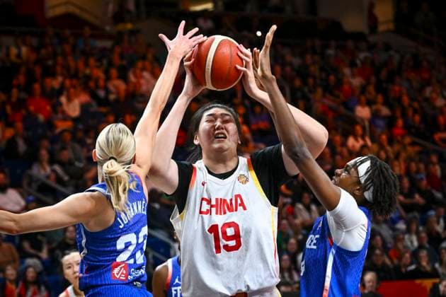 China v France - FIBA Women s Basketball World Cup 2026 Quarter-Final BERLIN, GERMANY - SEPTEMBER 10 : Johannes Marine shooting guard of France, Zhang Ziyu center of China, Williams Gabby forward of France during the FIBA Women s Basketball World Cup quarter final match between China and France in Berlin on September 10, 2026 in Berlin, Germany, 10 09 2026 Berlin Germany  Copyright: xVincentxKalutx